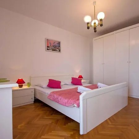 In 39135 Apartment Novi Vinodolski